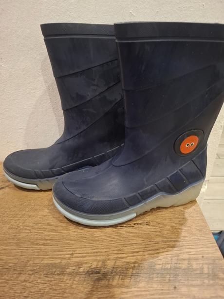 Gumáky 28 29 svietia, 28