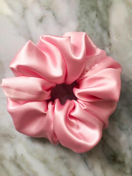 Saténová gumička scrunchie ružová, 