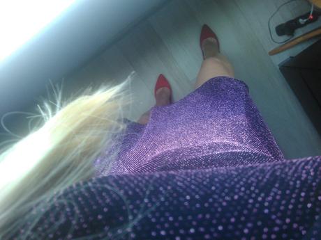 Fialové šaty s metalickým efektom, h&m,s