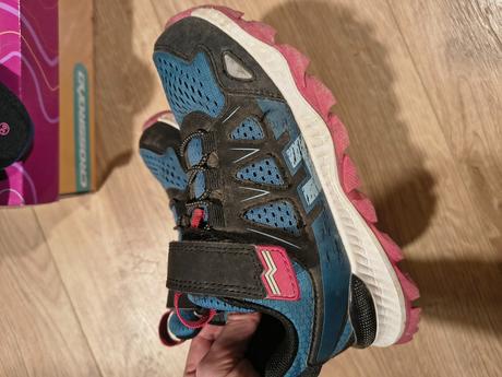 Turistické tenisky, 30