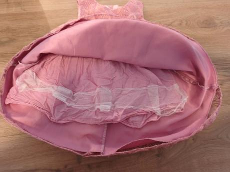 Krasne saty, s detailami a so spodnickou, velkost, 98