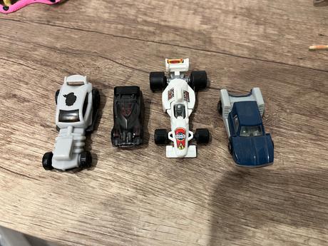 Auta a formula z kinder,