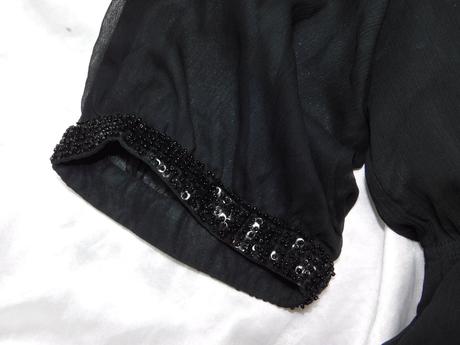 Velmi pekne šaty, 38