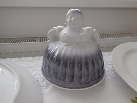 Porcelánové veľké taniere +misky na kompot značené, 