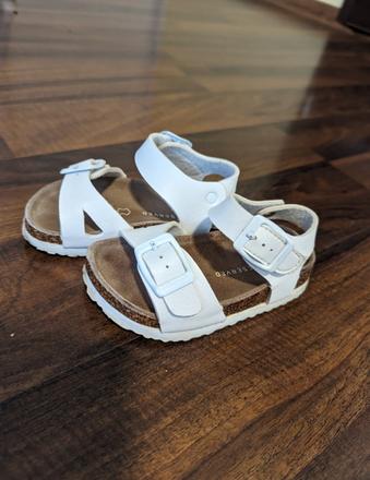 Sandalky, reserved,21