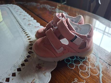 Dievčenské sandáliky, 20