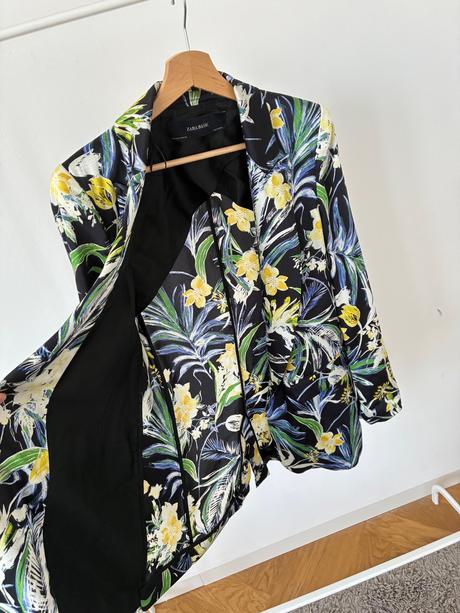 Zara sako, zara,m
