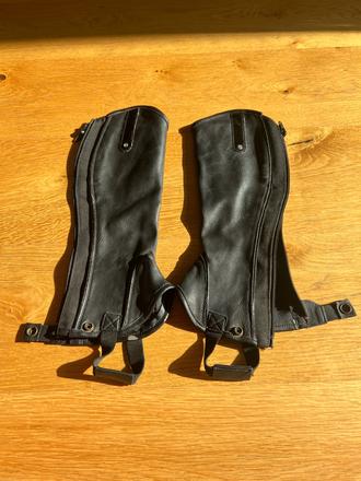 Kozene čapsy chranice na nohy, 