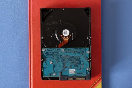 Pevný disk hdd 3,5" toshiba/hitachi dt01aca200 2t, 