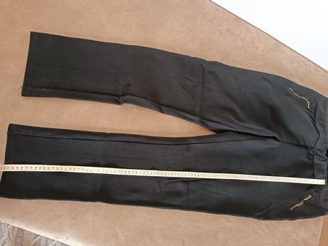 Hrubšie nohavice, 44