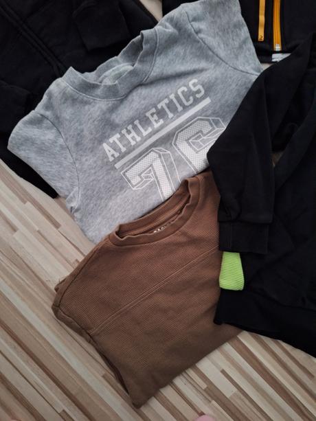 Mikiny veľ.122-128 7ks, 122–134