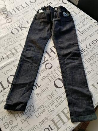 Texasky zanovne s flitrami, 134