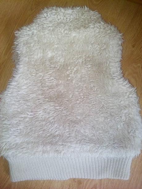 Huňatá vestička, 98