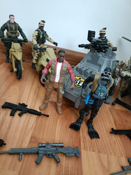 Vojenska sada s prislusenstvom, 