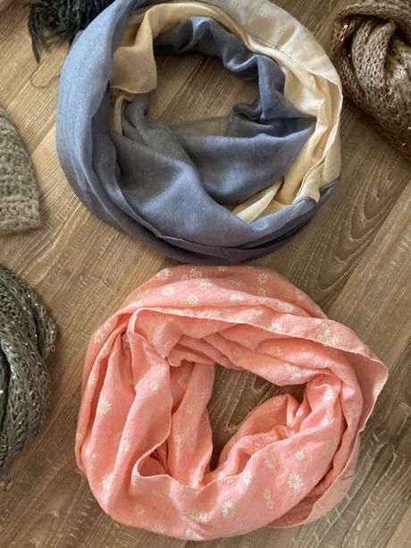 Balíček šál,nákrčník,šatky cena spolu za 11 ks, 