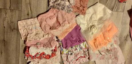 Balík šiat a krátkych bodýčok, 68–80