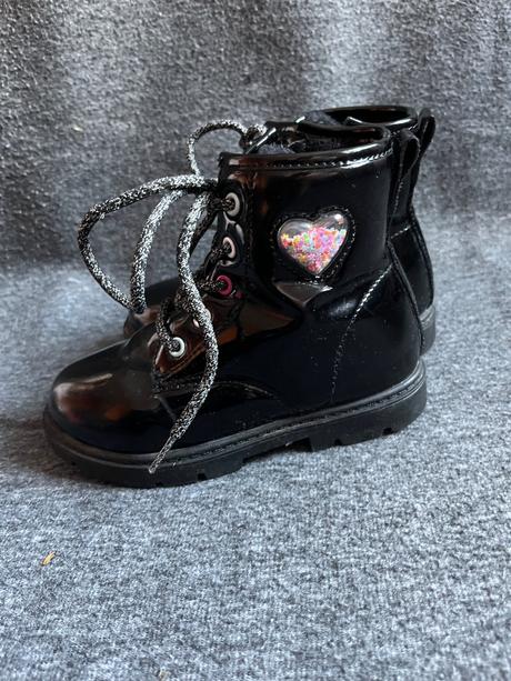 Prechodná jemne zateplene lakovane topanky, sinsay,27