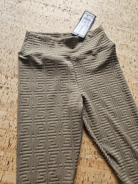 2x tvarujuce leginy, amisu,36 / s