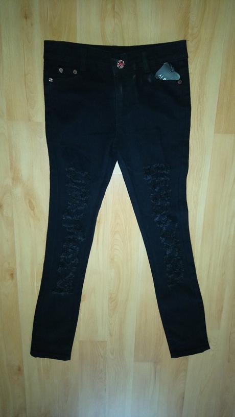 Nové trhané rifle, xs