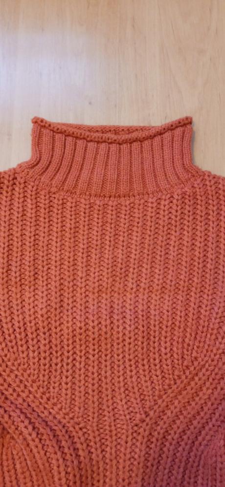 Oranžový svetrový rolák, takko,146