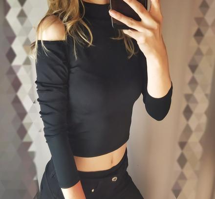 Rolák s dierami na pleciach, xs