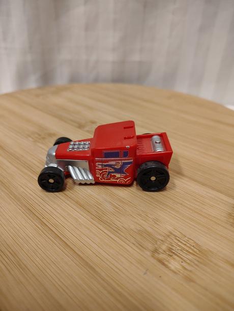 Hot wheels bone shaker, burger king 2019/2020,