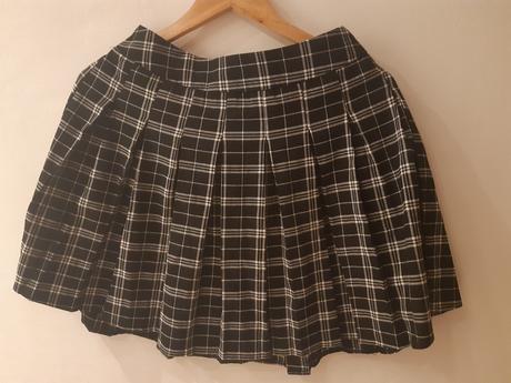 Čierna károvaná sukňa, m