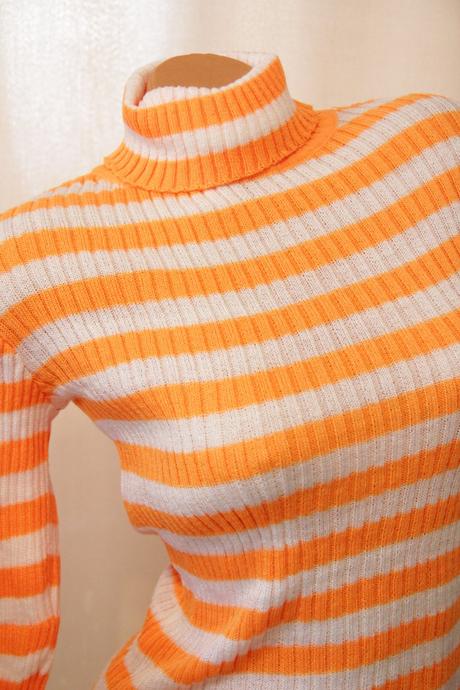 Oranžovo biely pletený rolák, m, m