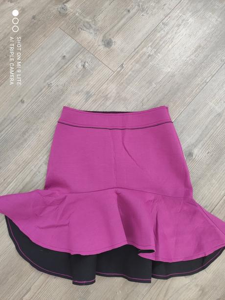 Ruzovo-fialova sukna, s