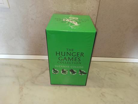 Suzanne collins - the hunger games,