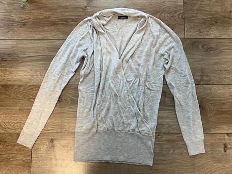 Svetrík s výstrihom, s