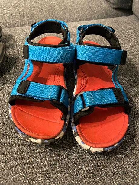 Sandale aj do vody, 30