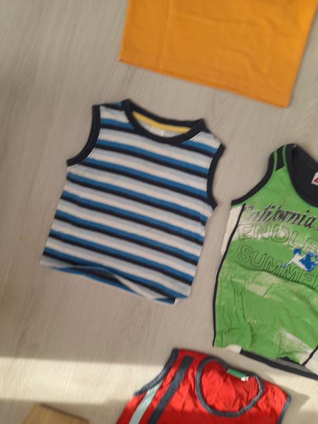 Tričká v 98/104, cena 1e/ks,balík 18ks za 13e, 98