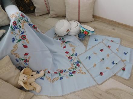 Vidiecký -ručne vyšívaný set obrusov-122x135cm,, 