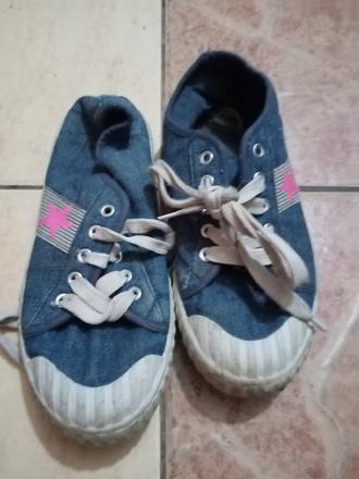 Dievčenske tenisky, 32