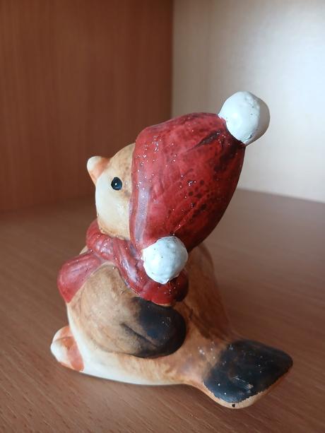 Keramický vtáčik s čiapkou a šálom 10 cm,