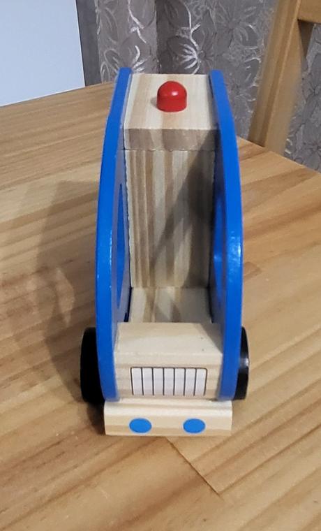 2x drevené auto - hasiči, policajti, 