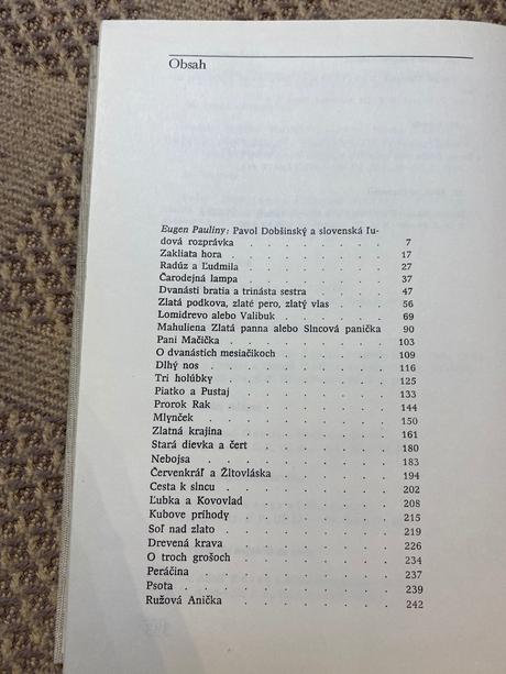 Krásna retro stará kniha rozprávok zakliata hora, 