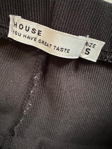 Vrubkovane legíny, house,s