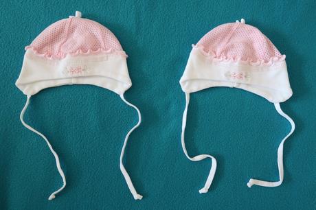 2x dierkovaná čiapka, 56