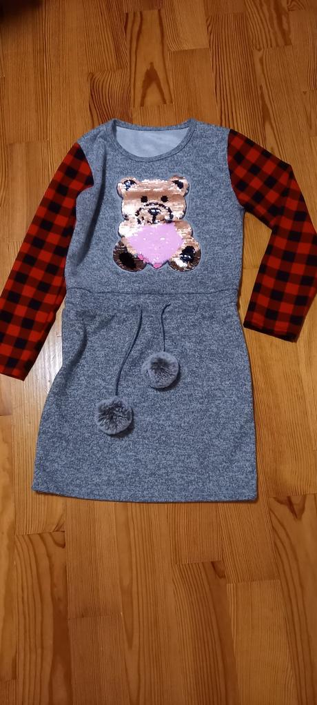 Šaty  s flitrami, 146