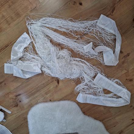 3 šnúrkové záclony, 