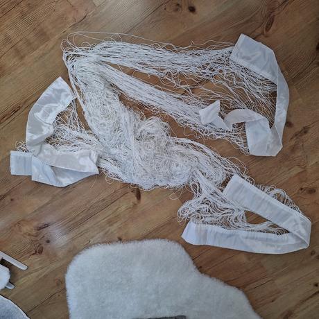 3 šnúrkové záclony, 