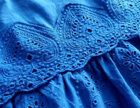 Šaty s madeirovou výšivkou, tchibo,38