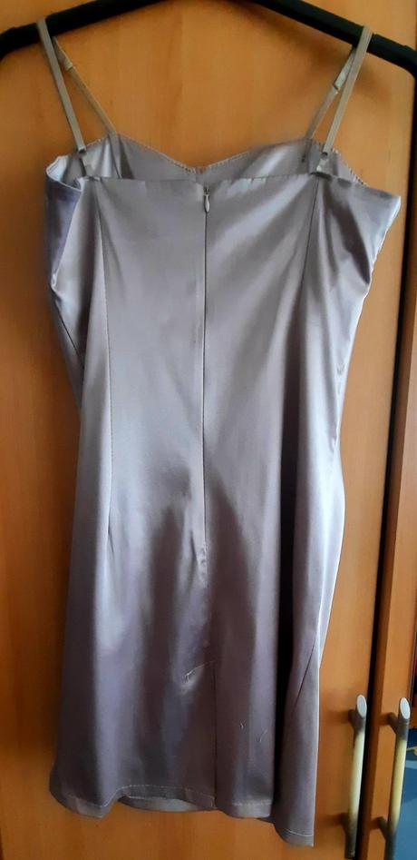 Predám elegantné krátke šaty, s