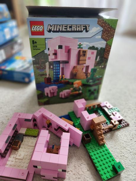 Lego minecraft prasaci dom 21170, 