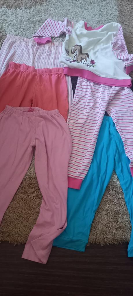 Pyžamo a pyzamove nohavice, 110