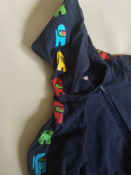 Mikina among us, 140