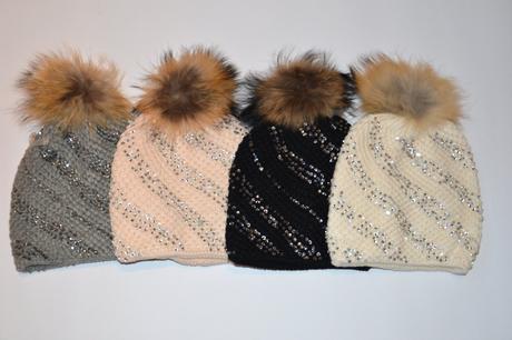 Čiapočka s pravým jemným brmbolcom, <50 - 158