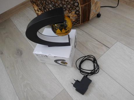 Globe floating and rotating midair,